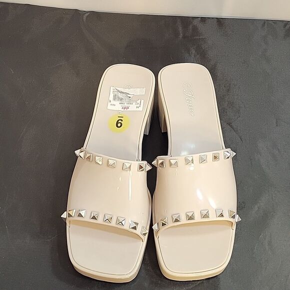 BRAND NEW FOREVER HANI STUDDED EMBELLISHMENTS JELLY BLOCK HEEL OPEN TOE SANDAL - Picture 2 of 13